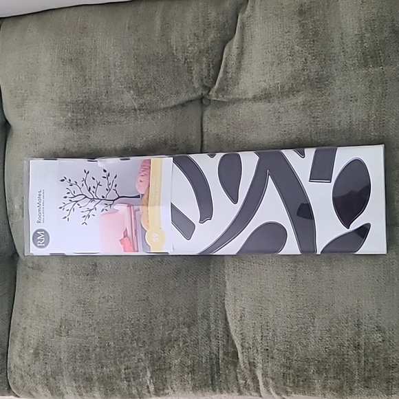 NEW RoomMates Peel & Stick Tree Wall Decals Removable Reusable No Residue - Picture 3 of 8